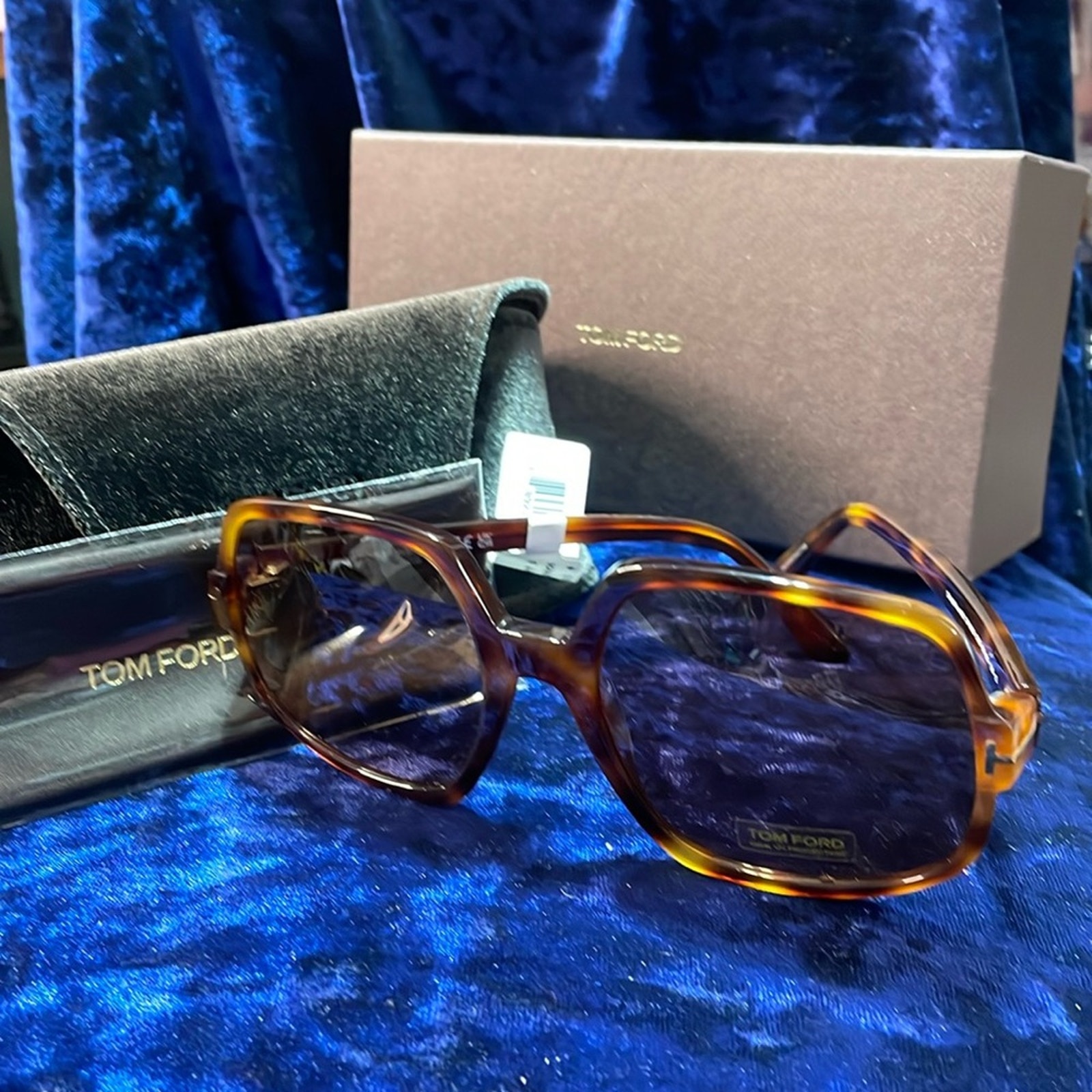 Tom Ford Sunglasses Nib Msrp $430 Size 52 Tortis Frame